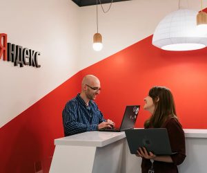 «Яндекс» приостановил инвестиции в России и за рубежом