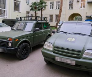 Ялтинцы продолжают отправлять автомобили нашим защитникам